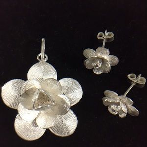 Vintage Silver Flower Pendant & Earrings